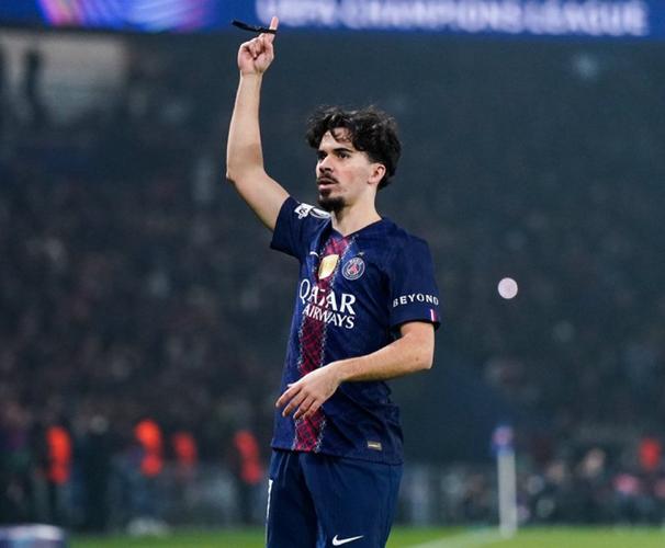 曝皇马将签下维蒂尼亚，varane皇马？