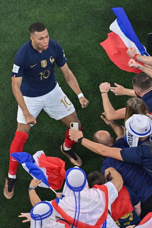 姆巴佩2球法国2-1丹麦，法国姆巴佩进球视频？