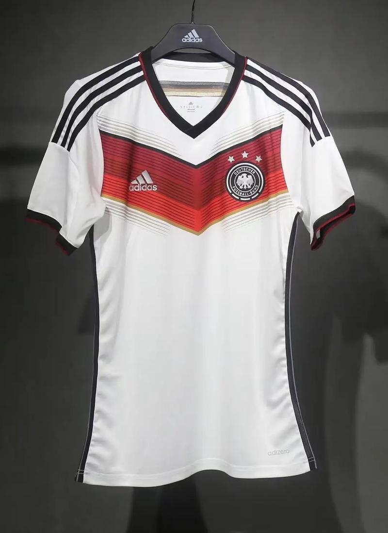 德国世界杯队徽？2022年世界杯德国队服？